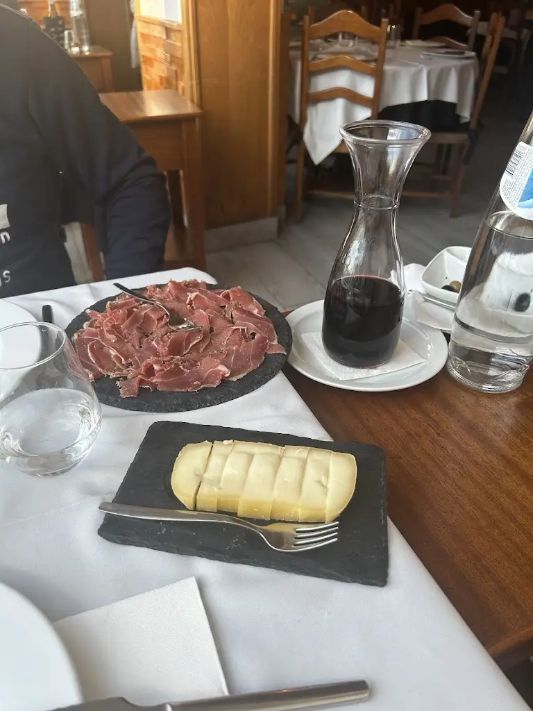 Nadezda Oliveira_Borges_Girabolhos_review