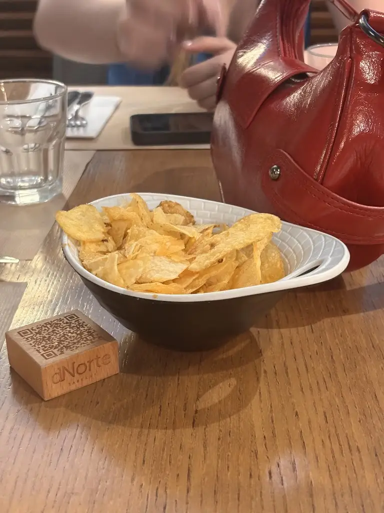 André Sena_Caverna da Bicharada_Girabolhos_review