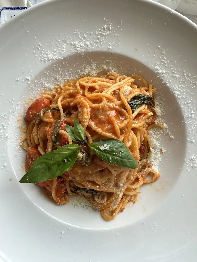 Eduard Verbaarschot_Piazza di Estoril_Estoril_recensione