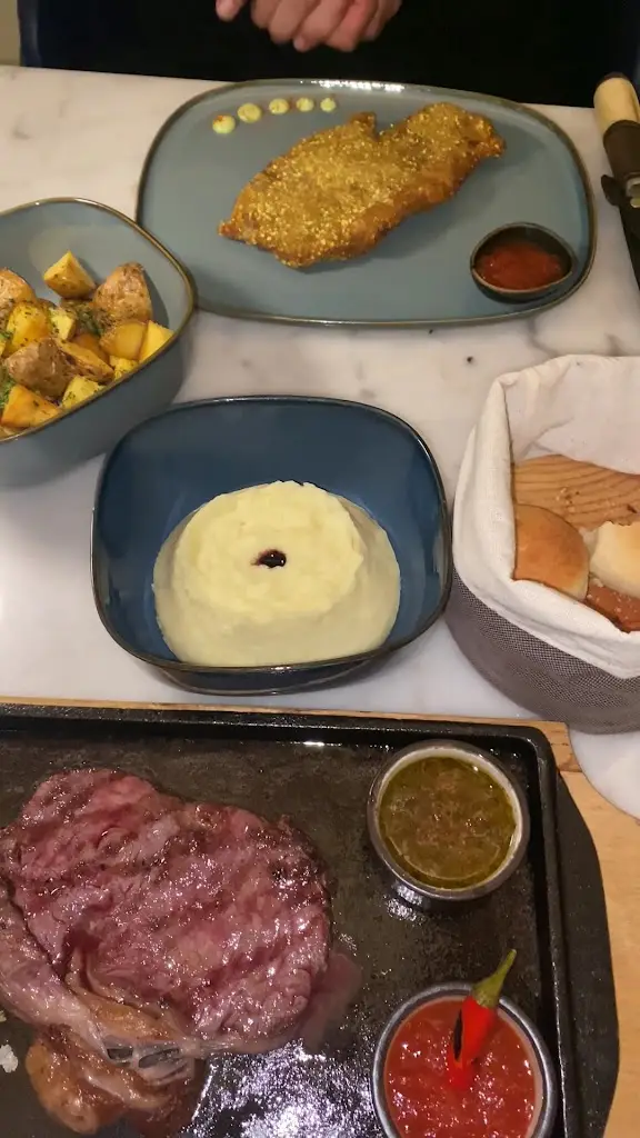 Aires Estoril_Estoril_slider_image_2