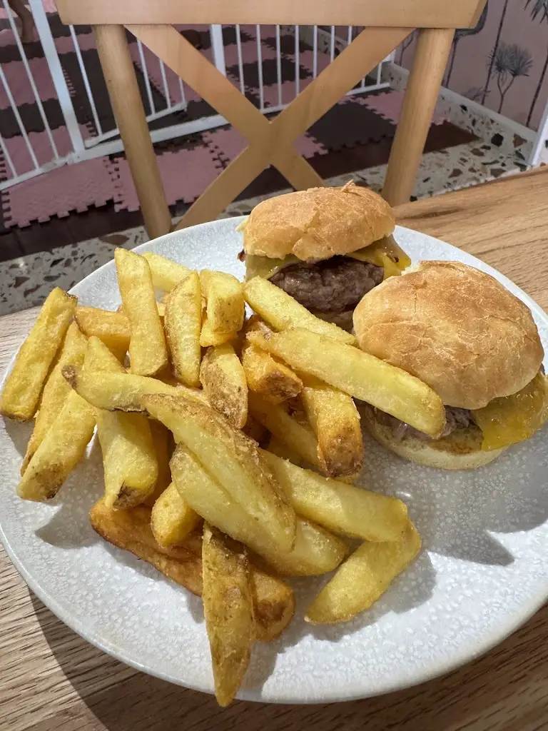 Elena Kochurova_Miami Mami_Estoril_recensione