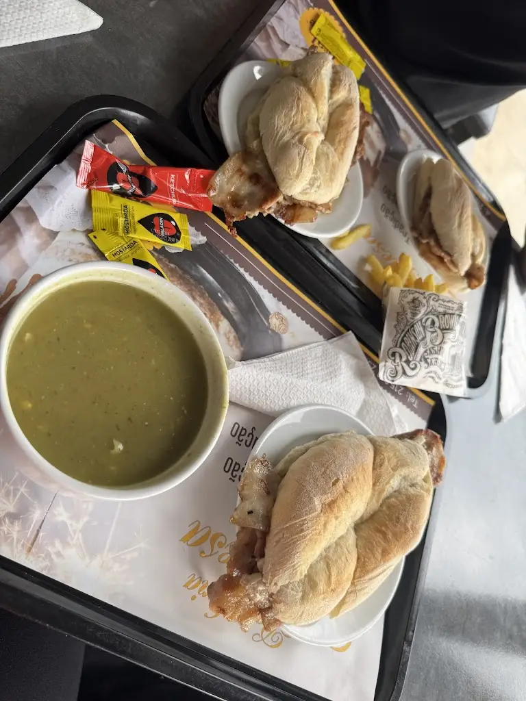 Catarina Alves_Espaço R_Frielas_review