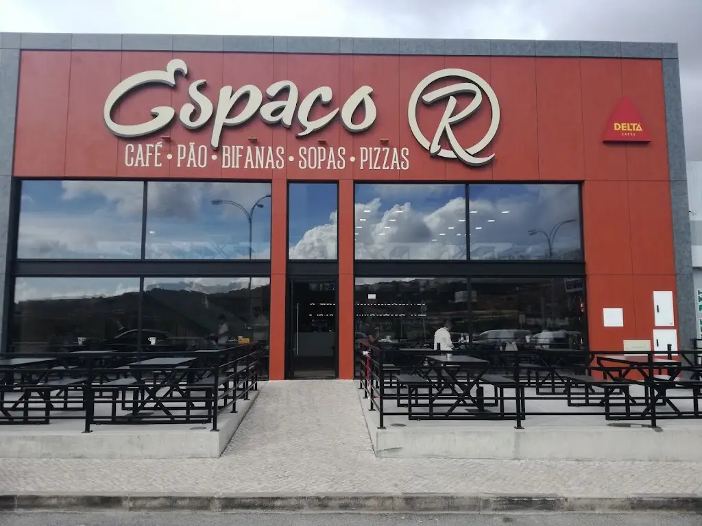 Espaço R ristorante a Frielas