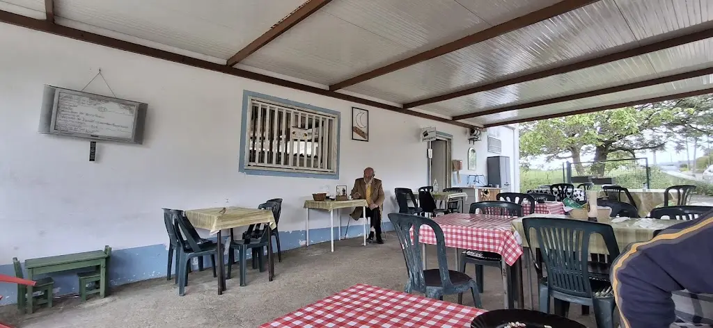 Associação de Moradores do Bairro das Queimadas (Churrasqueira taralhoka)) ristorante a Frielas