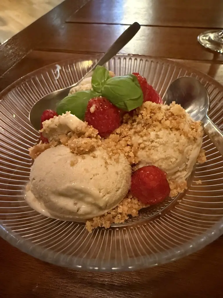 Neeraj Moondra_Casa Herédio_Gonçalo_recensione