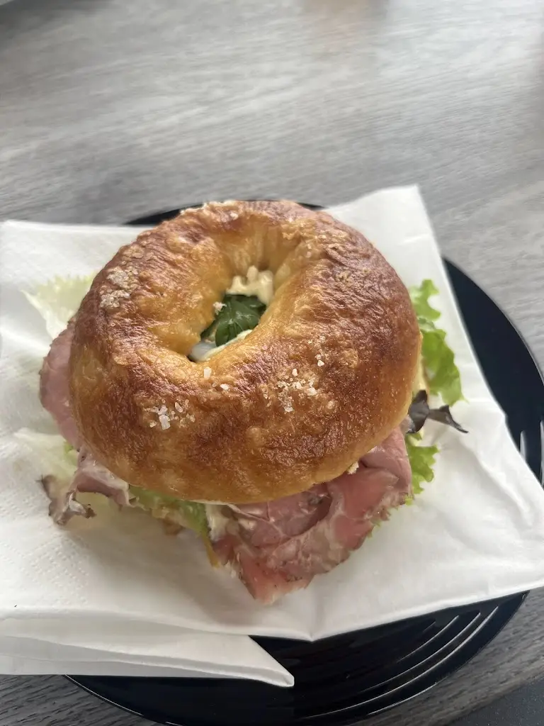 Maxime Gauvin_U7 Lanchonete_Madalena_review