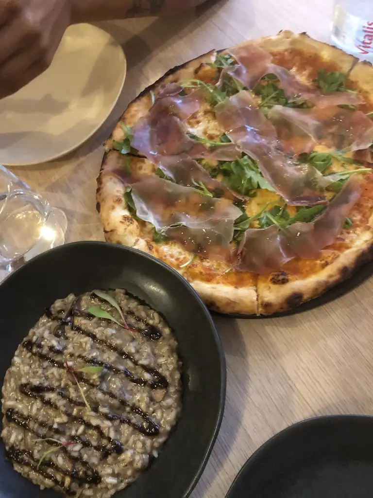 The “Big Strong Ass.assin” Beau Mont_di Grano_Linda-a-Velha_recensione