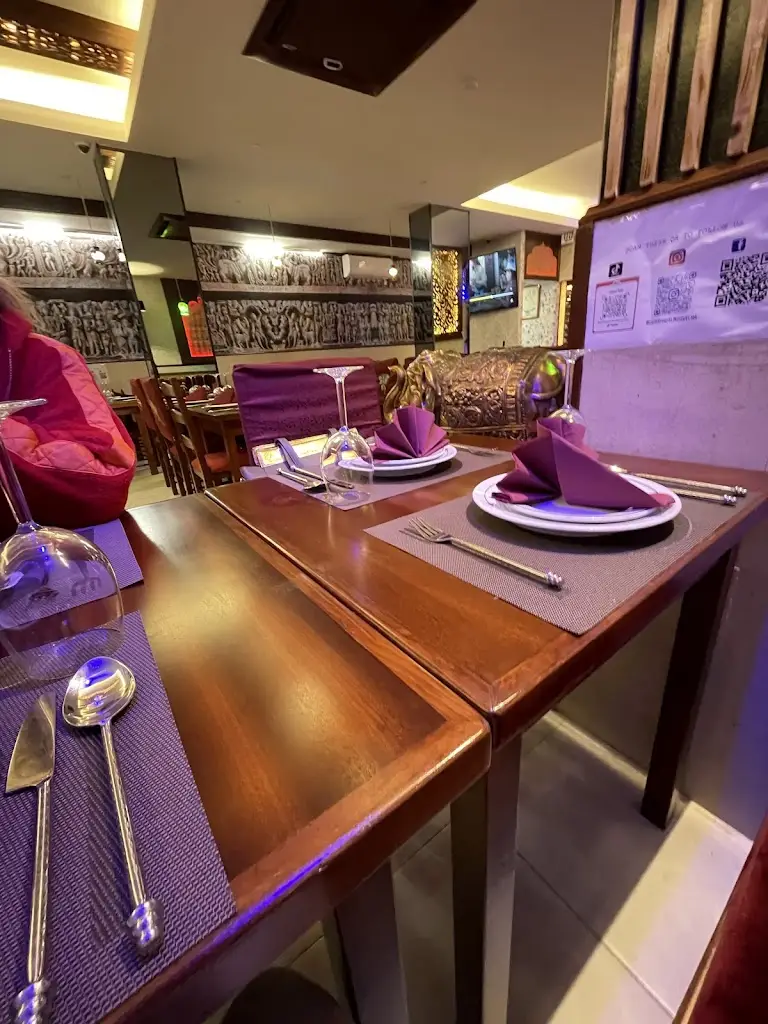 Curry Hut_Linda-a-Velha_slider_image_3