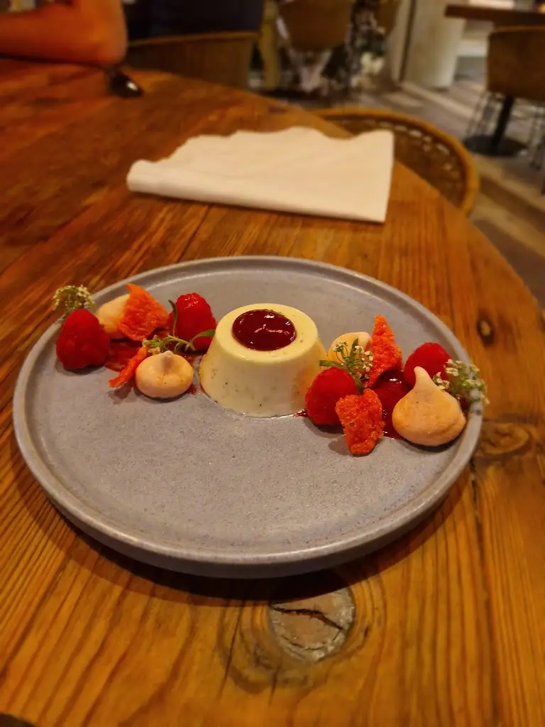 Jason Garrod_West 23 by Chakall_Lourinhã_recensione