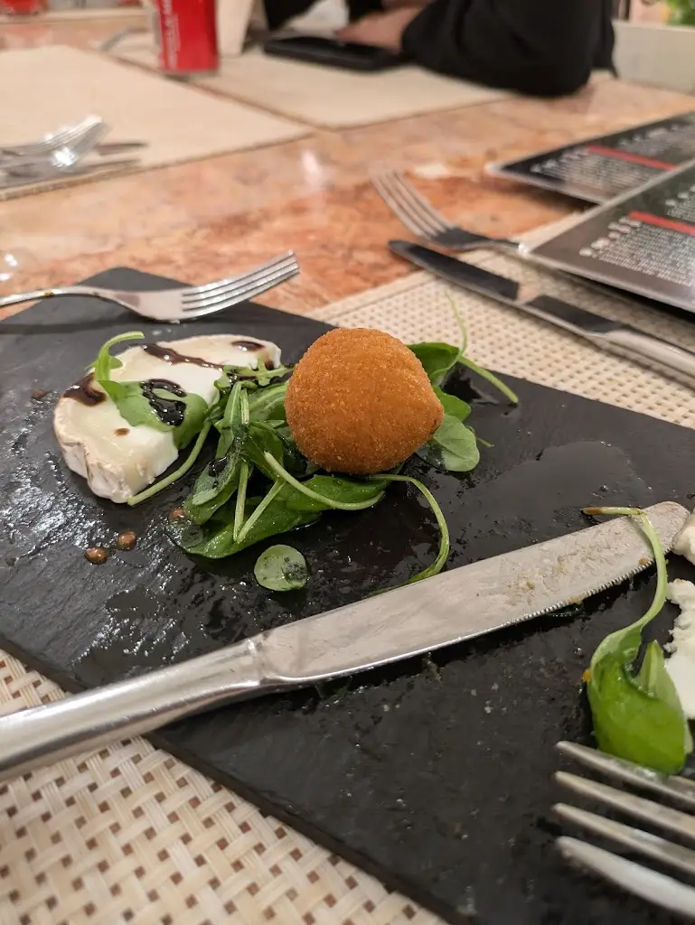 Matheus Suardi_Mamma Donella_Massamá_recensione