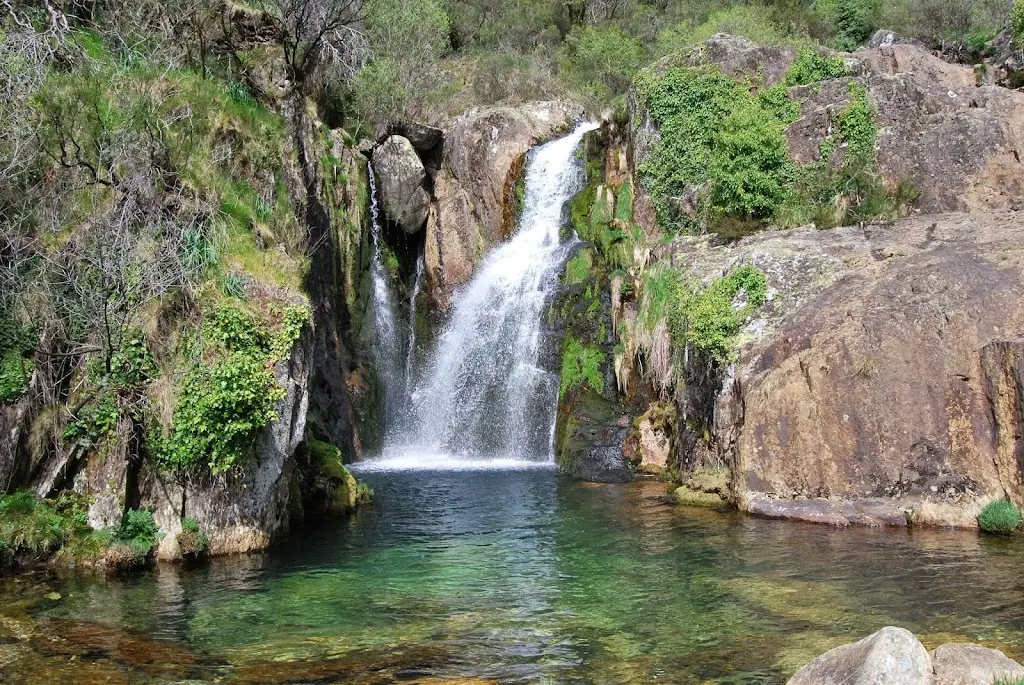 Scenic spot Frecha da Mizarela ristorante a Mizarela