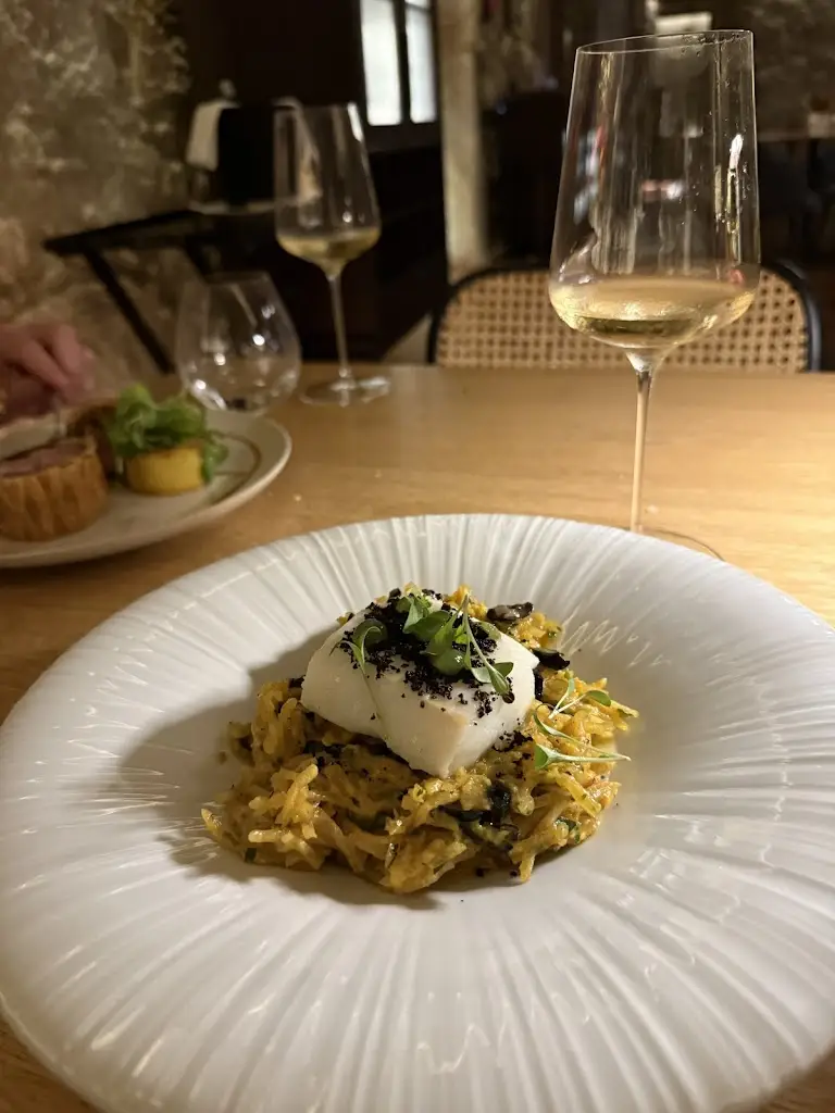 Cole Stokley_Través_Miragaia_recensione