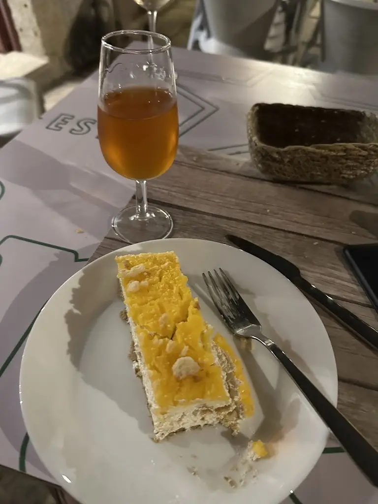 Antonio Laplana_Taberna O Barqueiro_Miragaia_review