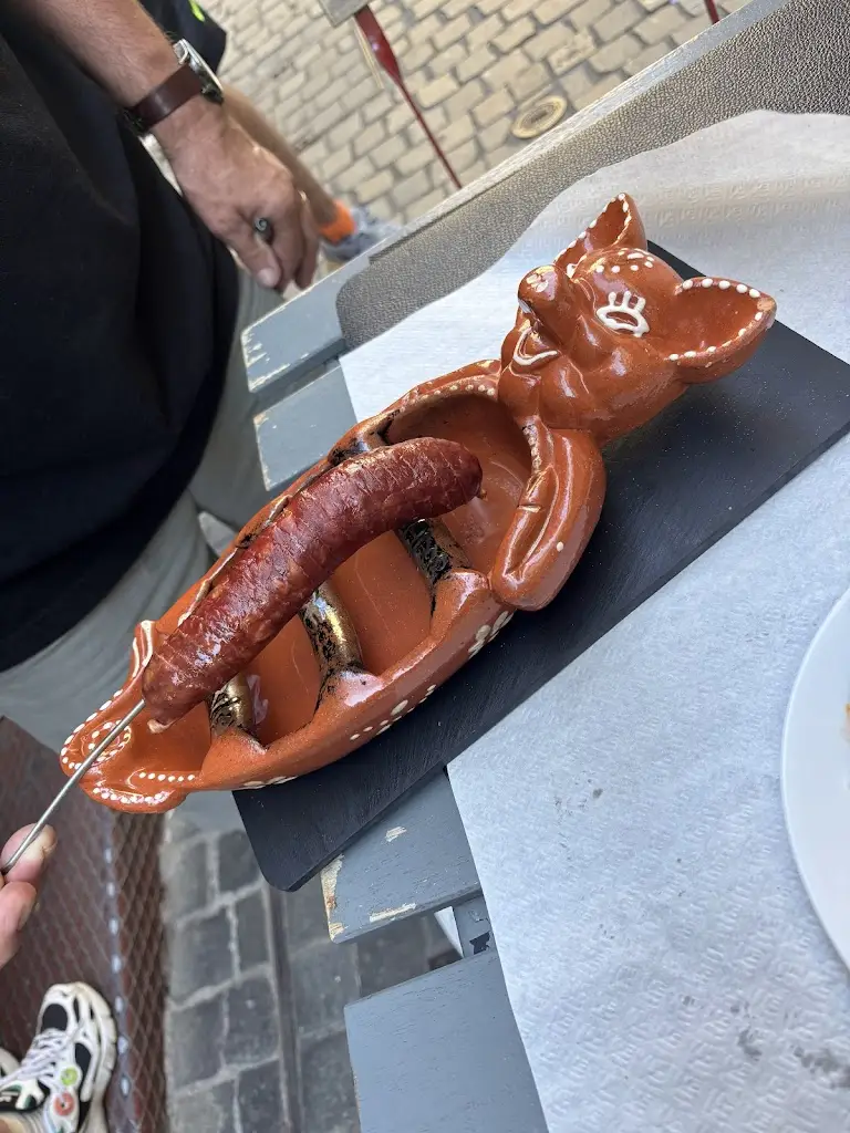 Ziwei Zhang_Metro & Meio_Meios_review