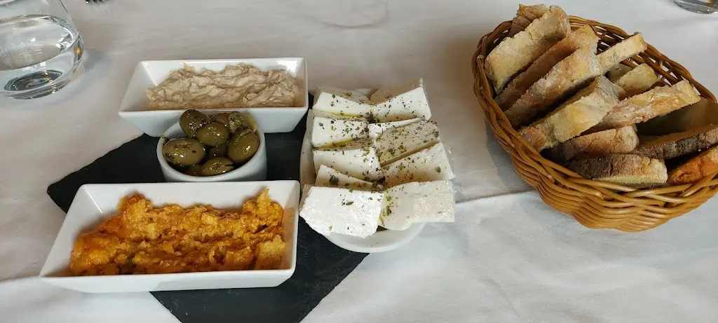 Menu_Restaurante Cova da Velha_Meios_image_5