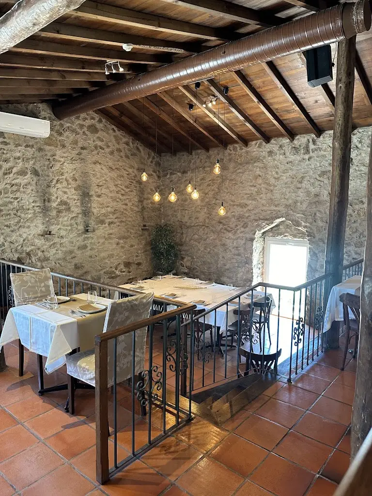 Ann Newman_Restaurante Cova da Velha_Meios_review