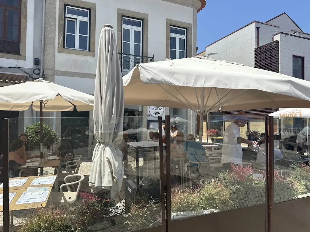 Murillo Pontual_Restaurante O Bairro_Meios_reseña