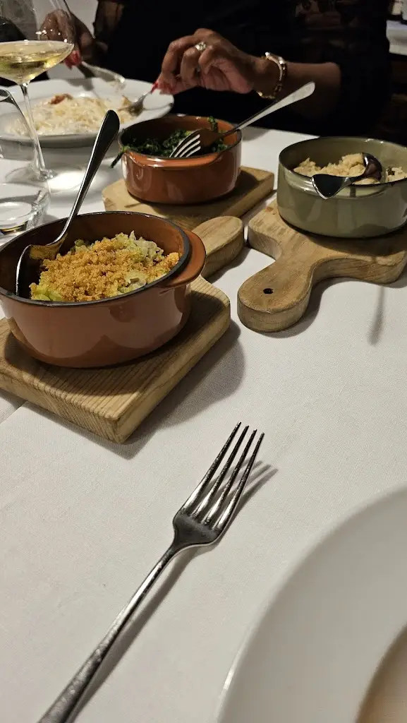 Brendan Rousseau_Casinha Velha_Meios_reseña