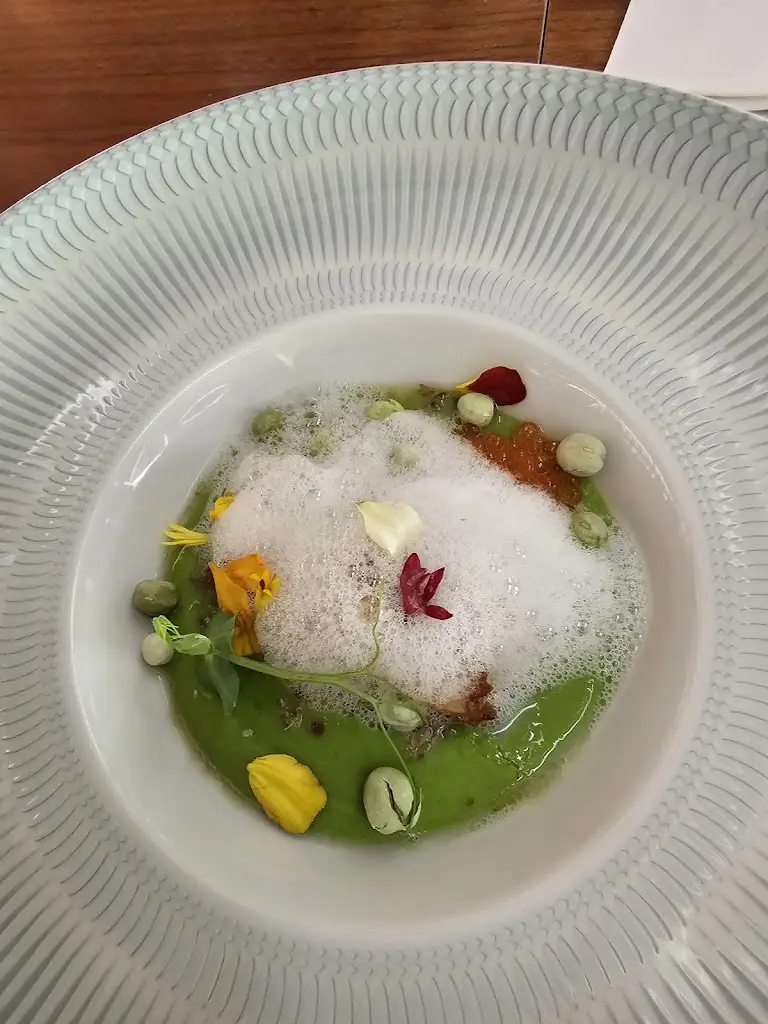 Irina_Castas e Pratos_Meios_reseña