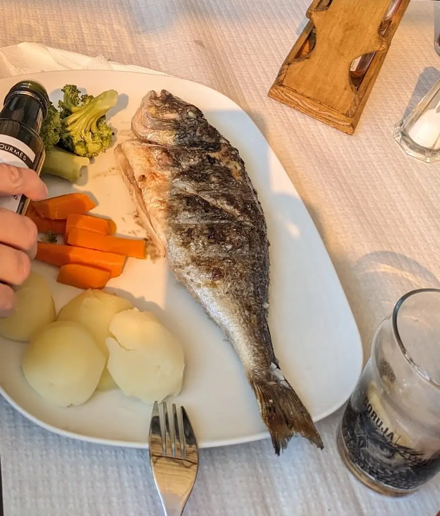 Denis D_Restaurante Sabores da Carvalha_Minhocal_reseña