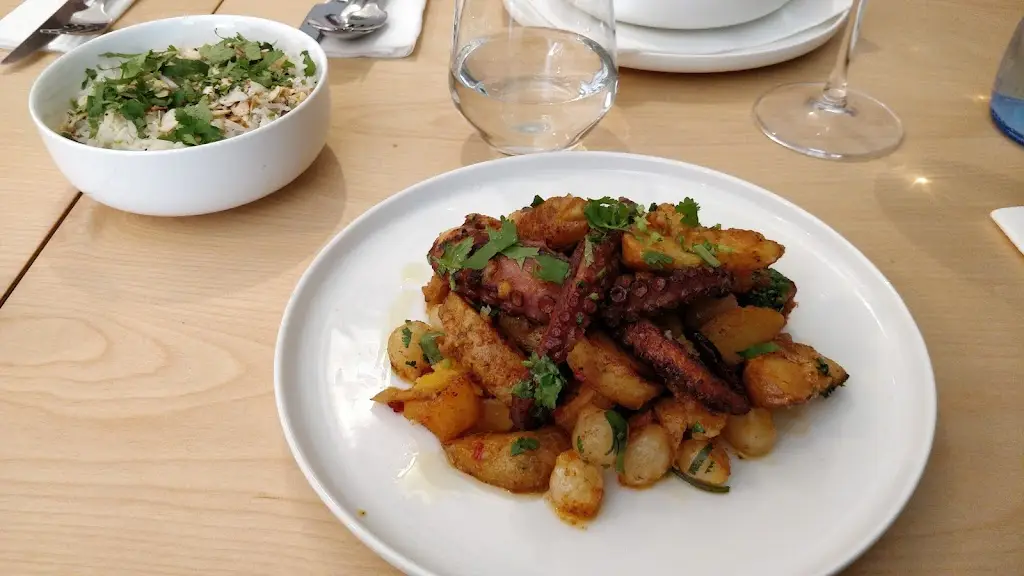 Alex Pesta_NISA2860_Moita_reseña