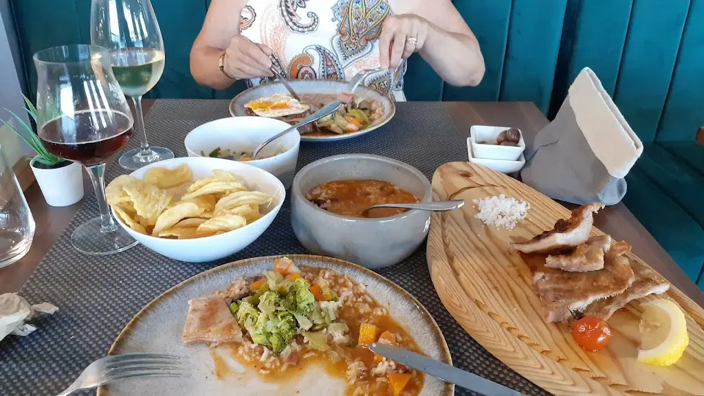 VIVIAN GEORGE_Restaurante Bom Papo_Monte Redondo_reseña