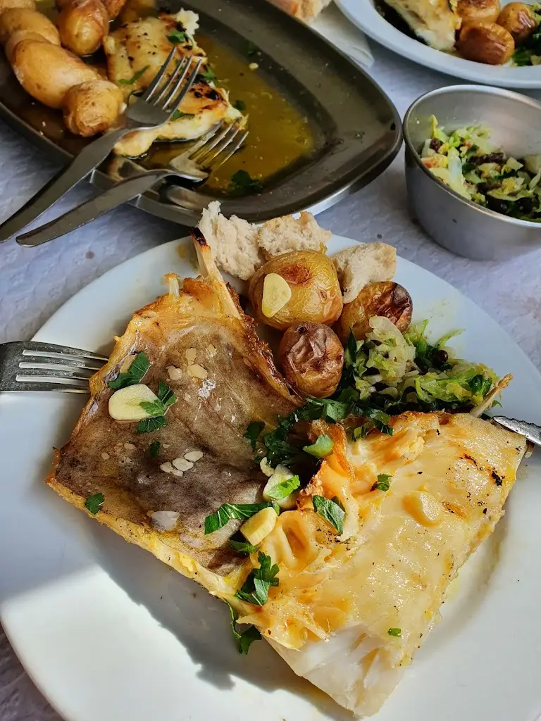 Sílvia Alexandra_Cafe Restaurante Beira Rio, Lda._Monte Redondo_reseña