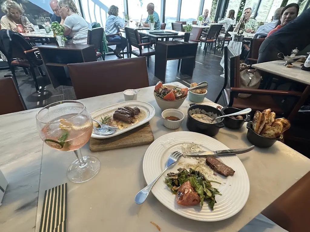 Jo Rademaker_Hamilton Pizzaria Frangaria_Moledo_recensione