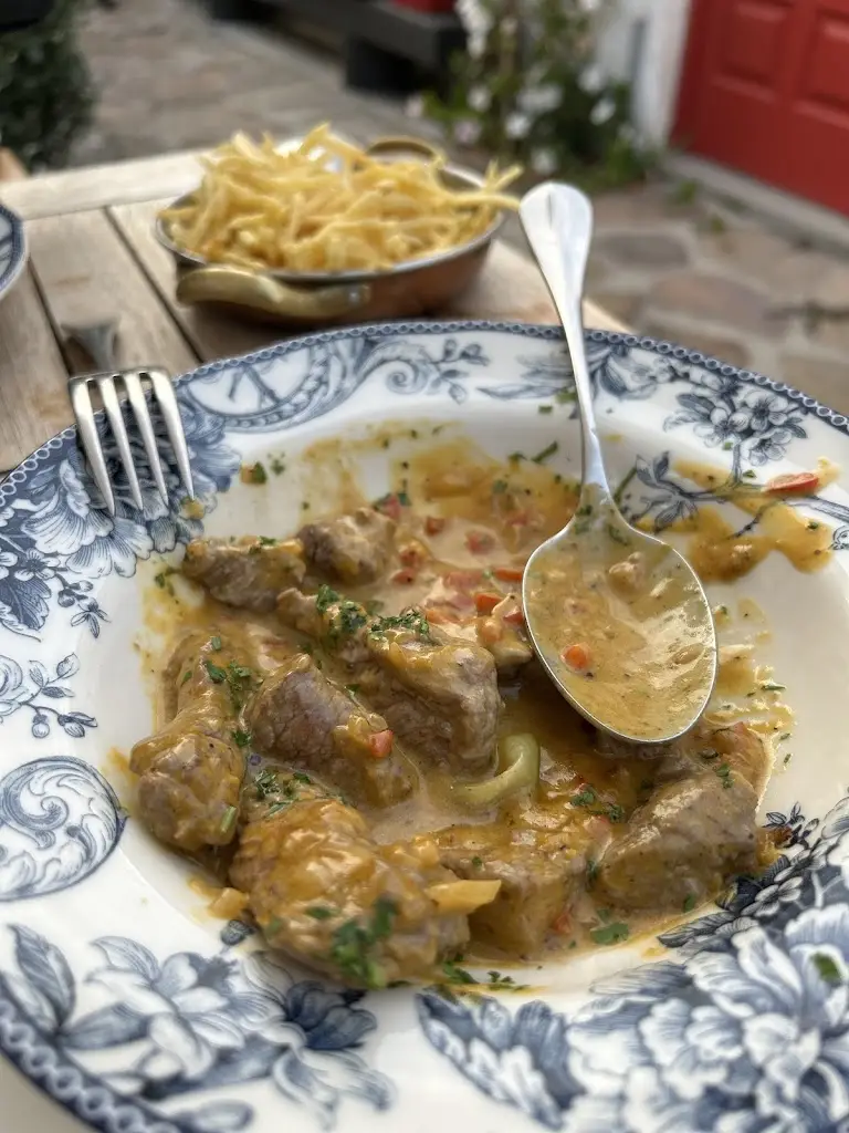 Sigrid Guttmann_Maria Moledo_Moledo_review