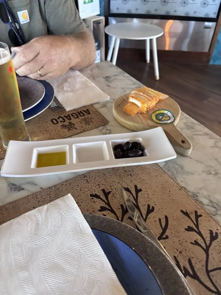 Lori Ehrman_Argaço - Food & Drinks_Moledo_review