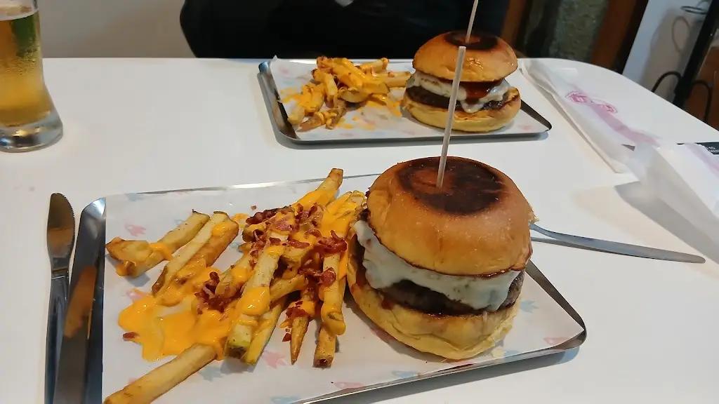 Diner American Food_Moledo_slider_image_3