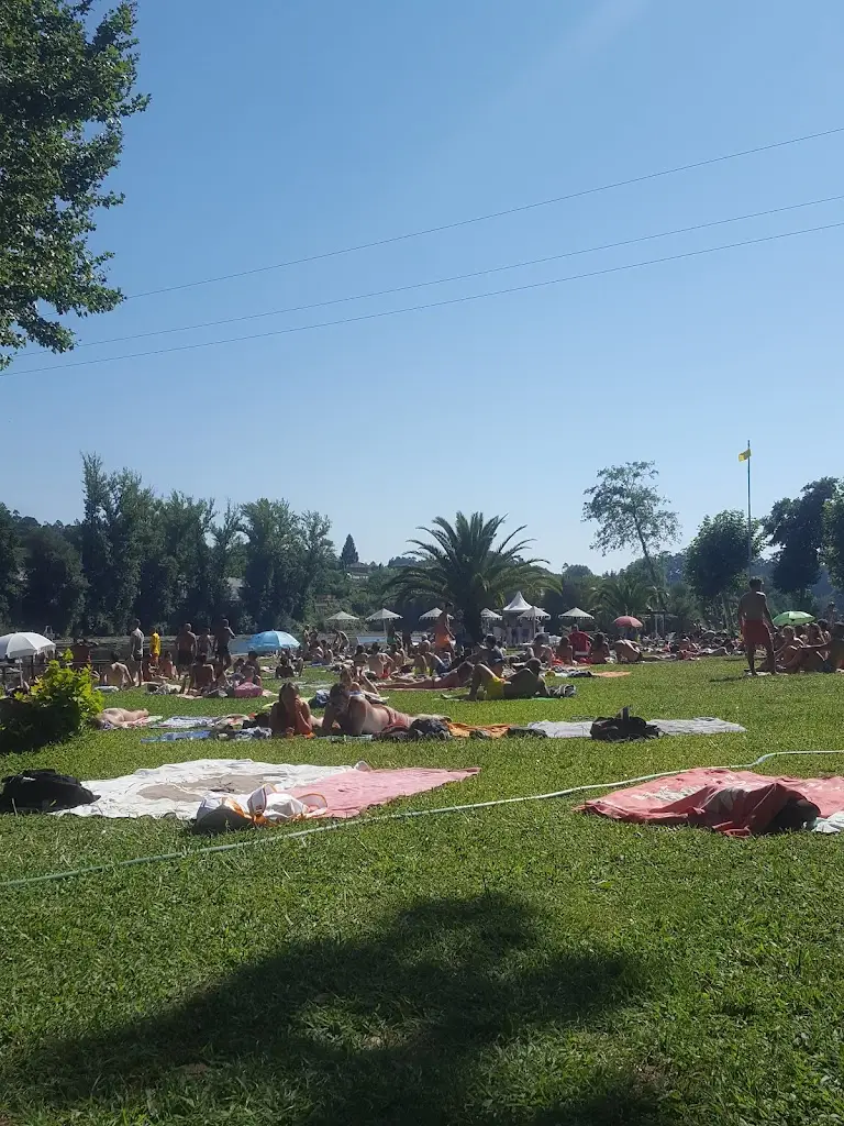 Eduardo Ribeiro (Ed)_AutocarroBar Esplanada_Nave de Haver_review