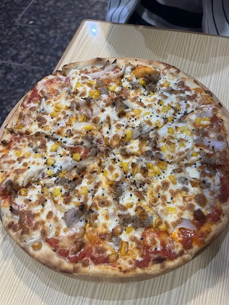 Shahria Hussen_Gold pizza e kebab_Monte Abraão_reseña