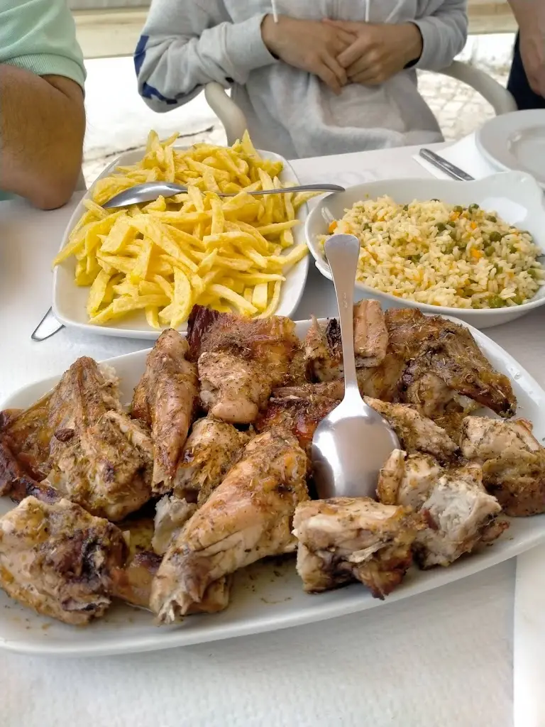 Job Maurício_Churrasqueira Carlitos_Ota_avis