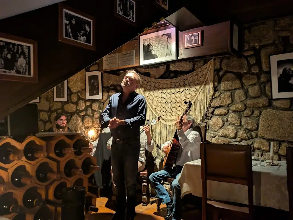 Kieran Burns_Casa da Mariquinhas - Fado Porto Est. 1968_Paranhos_recensione