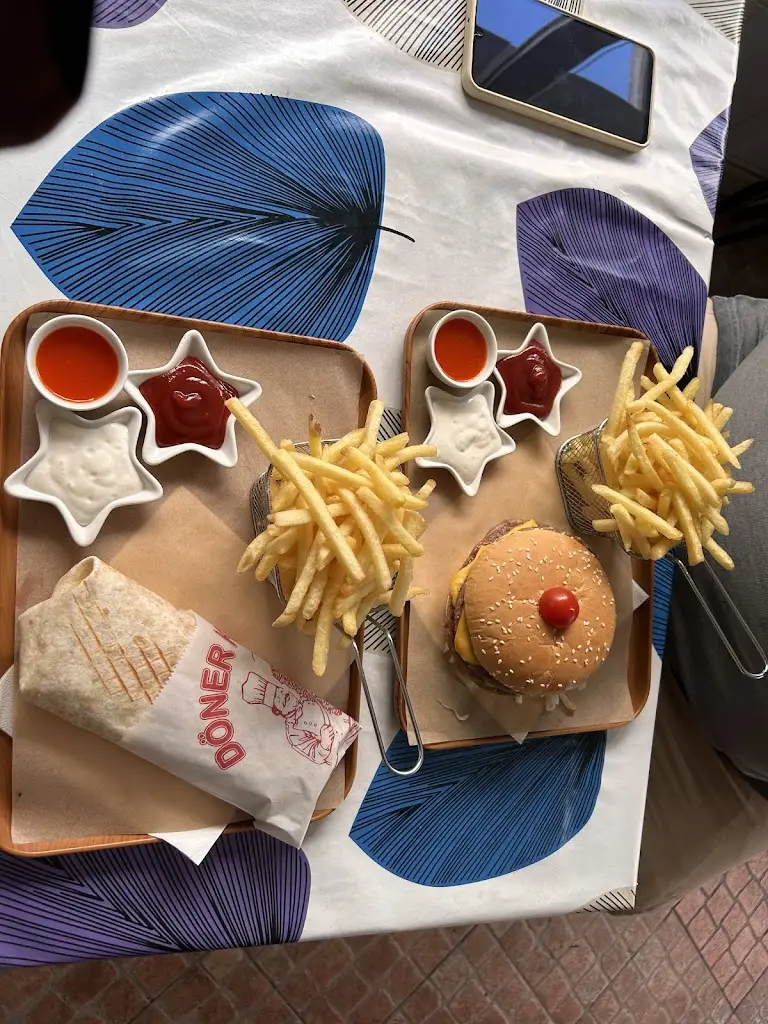 AYSHA ISLAM MALIHA_Aysha Pizzaria & Kebab_Moscavide_recensione