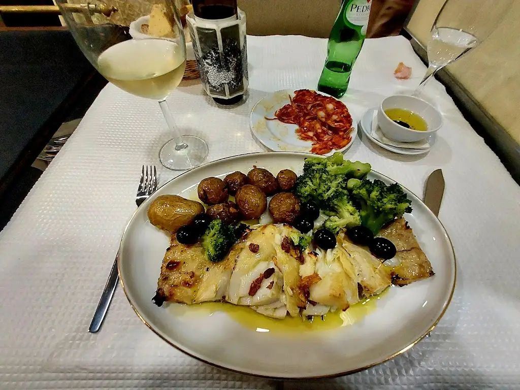 Des Hill_O Faustino_Oeiras_reseña