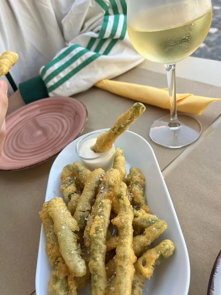 Полина Жучкова_Tasquinha da Vila_Paço de Arcos_recensione