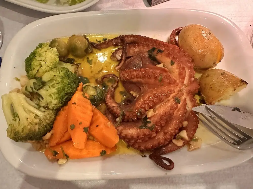 Emilia Sanda_Praia Velha_Paço de Arcos_review