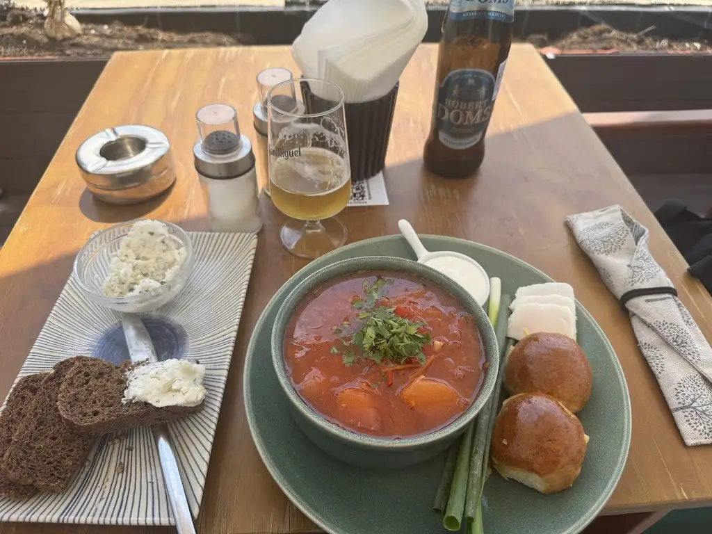 Vitalii Yakymenko_Panorama - comida Ucraniana - Ukrainian food_Paço de Arcos_recensione