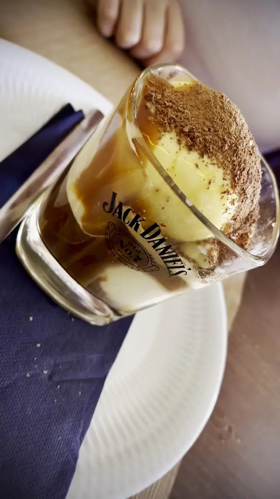 Pedro Almeida e Silva_Meat-U_Porto Salvo_review