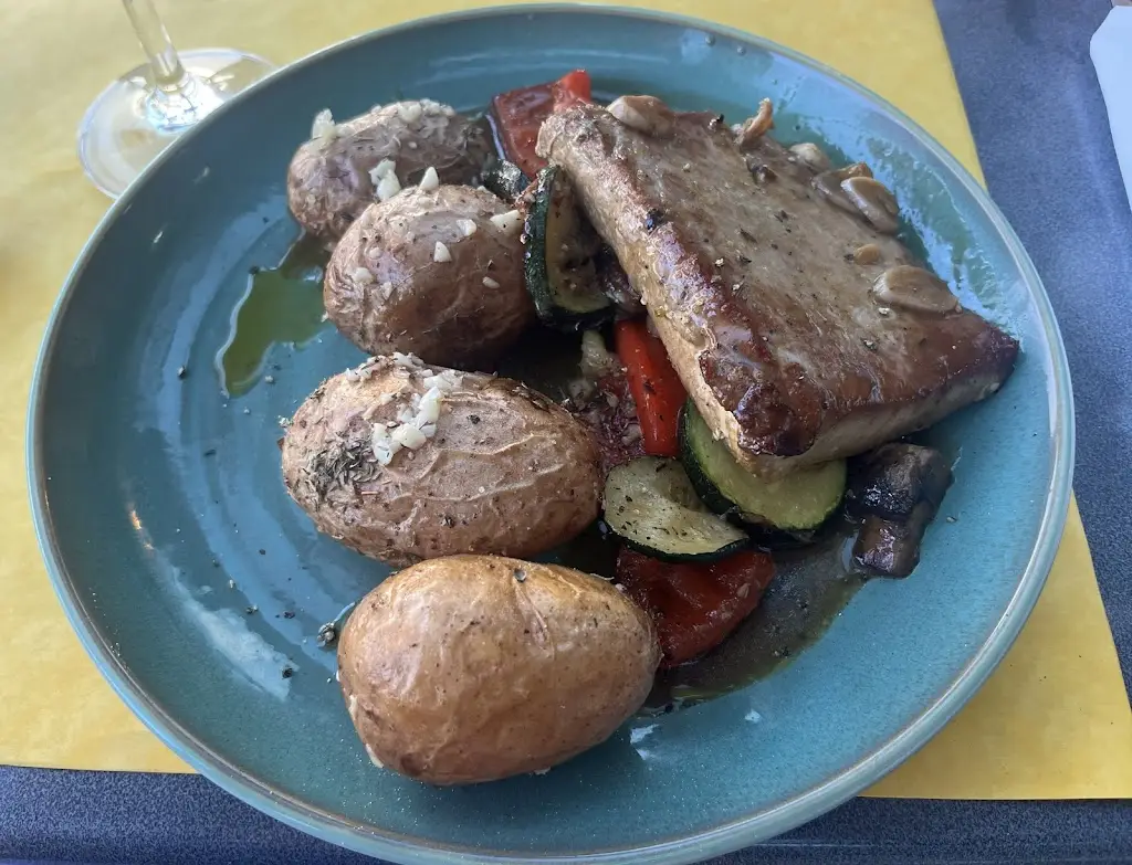 Rachael Church_Restaurant Olhar do Campo_Prazeres_review