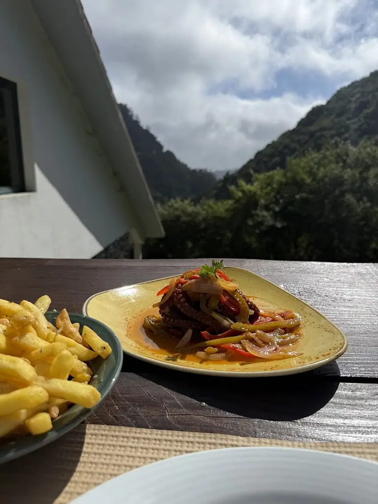 Олена Кулакевич_Arraial do Ribeiro Frio_Penha de Águia_recensione