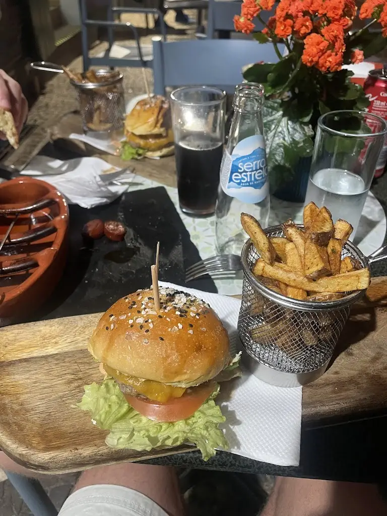 Theo Harrison_Secreta_Penha de Águia_reseña