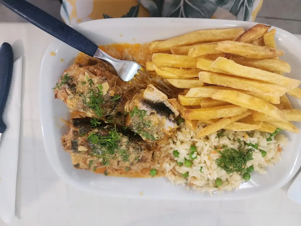 Claudio Cisne Cid_Café Central_Pero Pinheiro_reseña