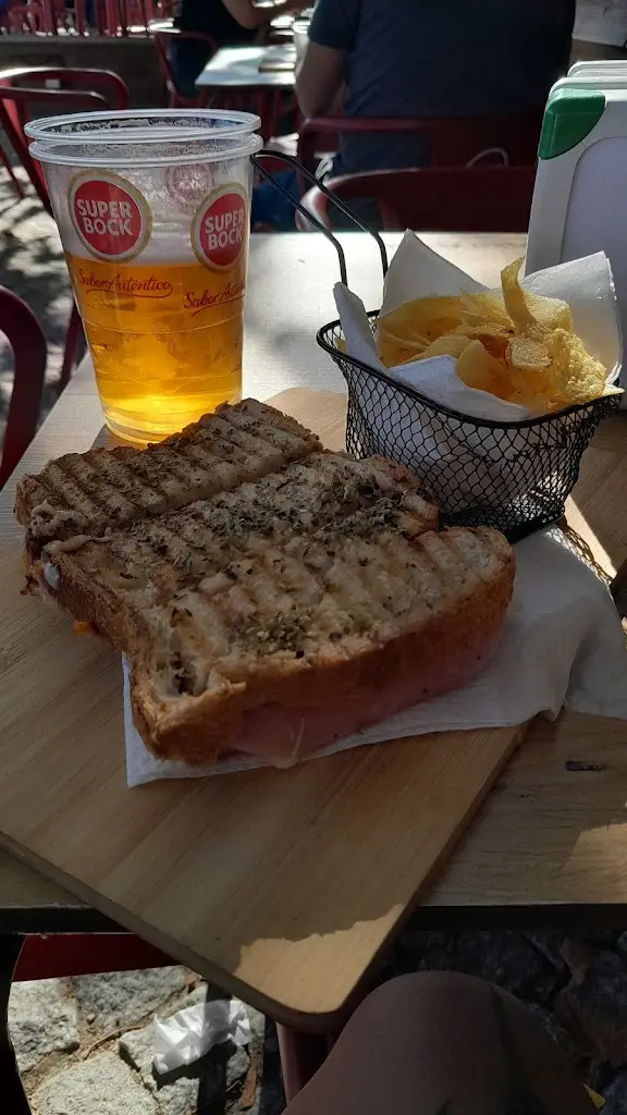 Marija Ploskonka_Porto de Abrigo_Póvoa de Santa Iria_reseña