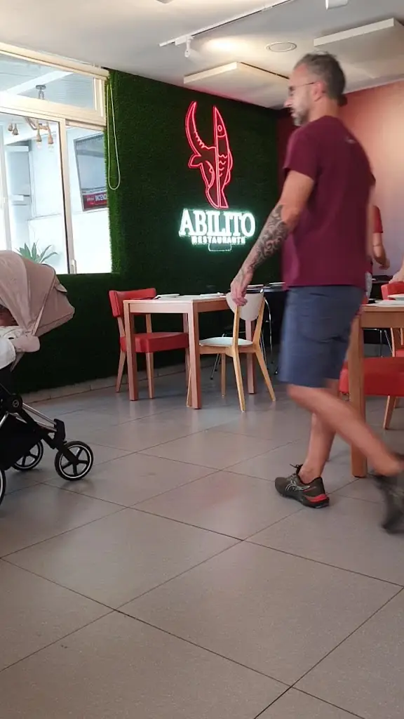 Hugo Rodrigues_Abilito_Póvoa de Santo Adrião_recensione