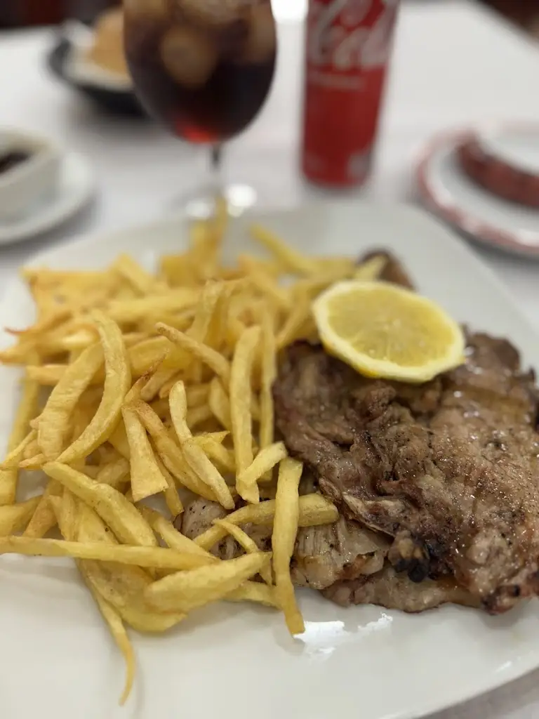 PEDRO MACHADO BORGES_Pequeno Encanto_Reboleira_review