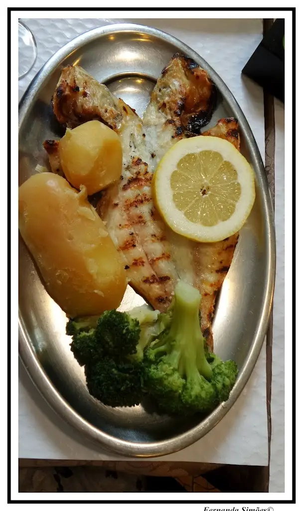 FERNANDA SIMÕES_Vindima_Santo Antão do Tojal_review