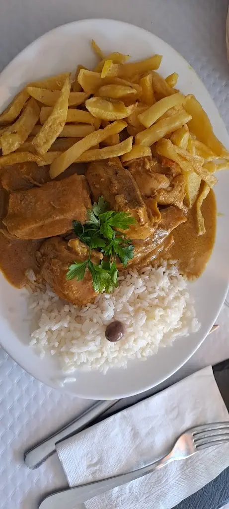 Fábia Lima_Lino_Santo António dos Cavaleiros_recensione